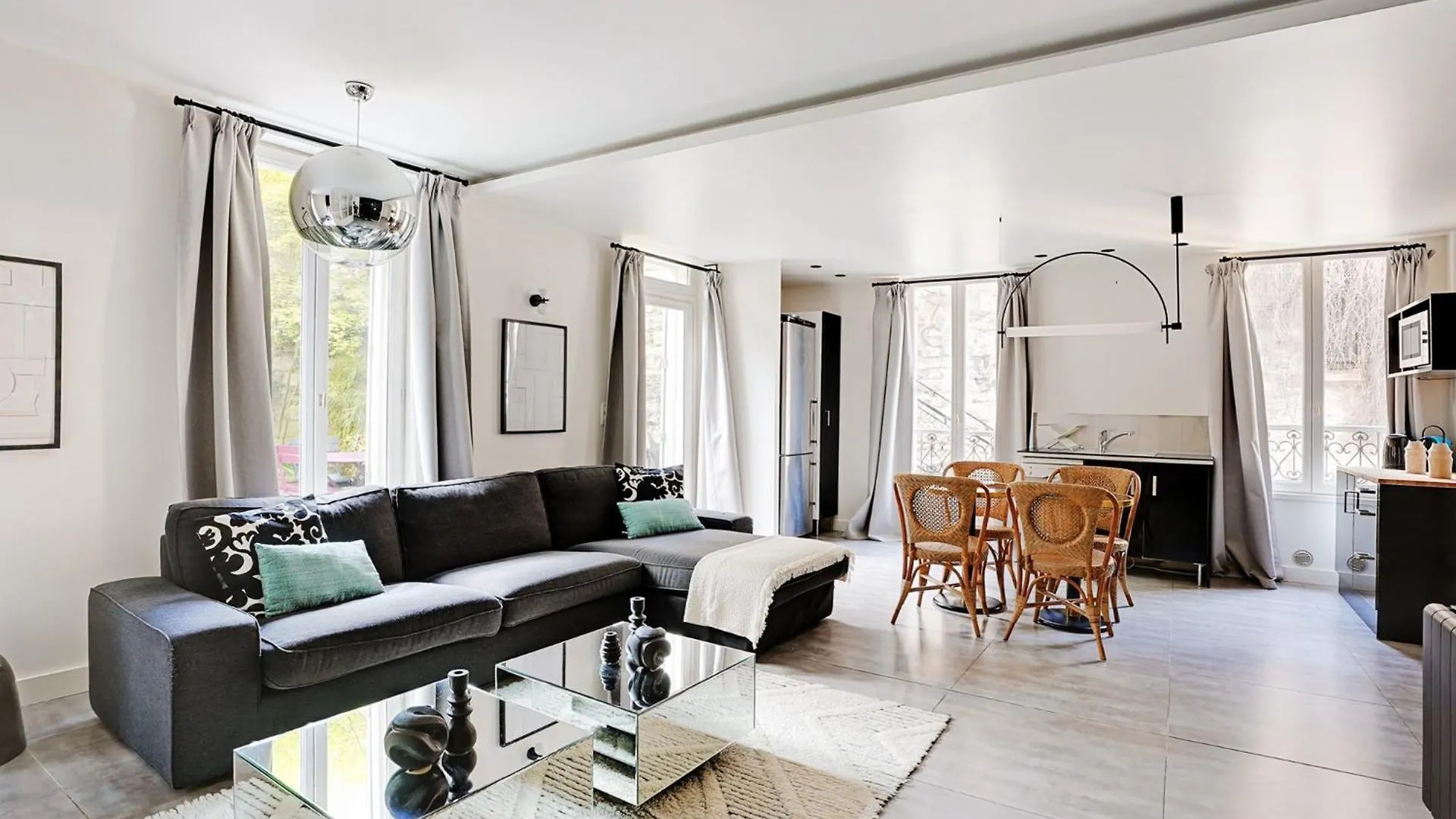 Apartment Au Coeur De Montmartre Paris